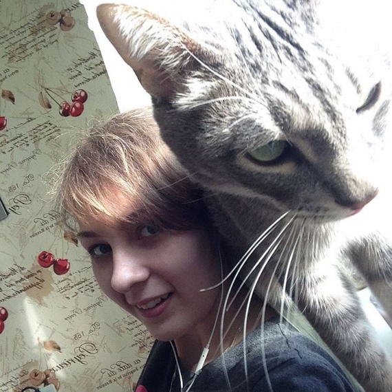 А это я с моим любимым котом =^-^= А это я с моим любимым котом =^-^=