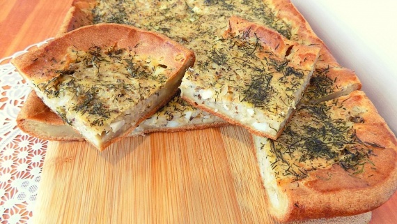 Заливной пирог с рыбными консервами и рисом