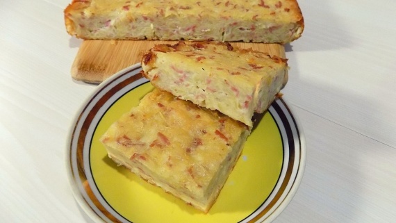 Картофельная запеканка с сосисками и сыром