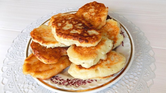 Ленивые пирожки с фаршем и рисом приготовленные на сковороде